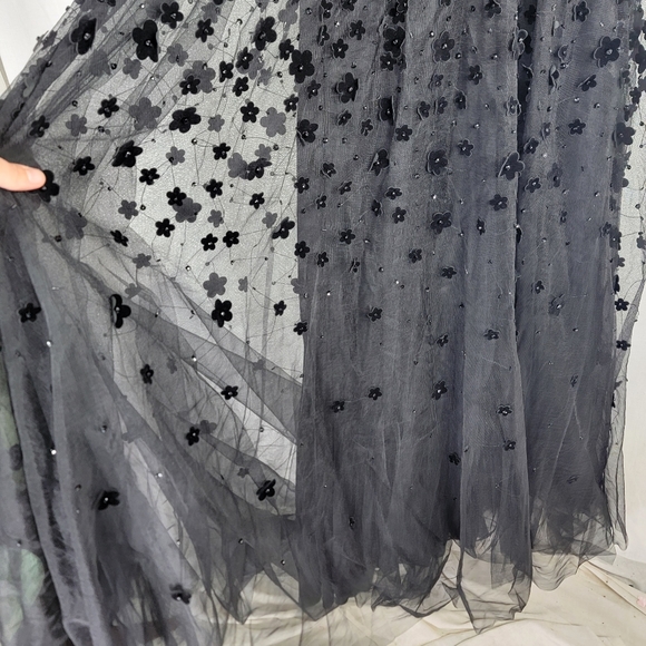 Mac Duggal $798 Size 4 Velvet Floral Applique Black Longsleeve Aline 67502 Dress - Picture 7 of 13